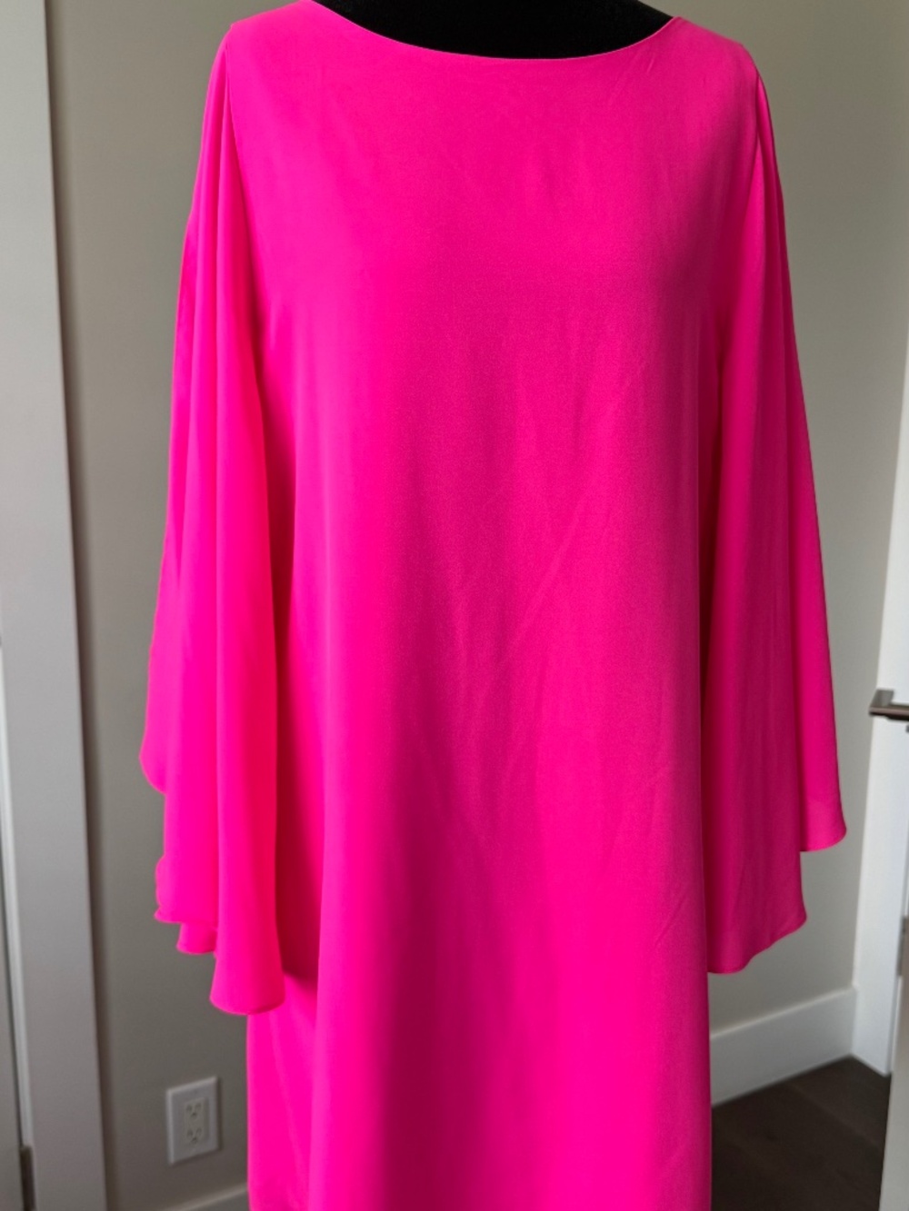 NWT Chelsea28 Pink Knockout Cape Sleeve Shift Dress Size Small